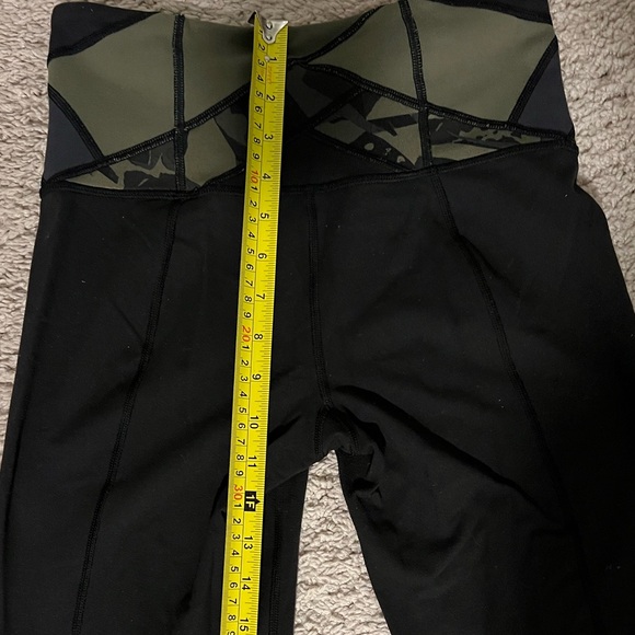 Used lululemon flared pants - Picture 8 of 10